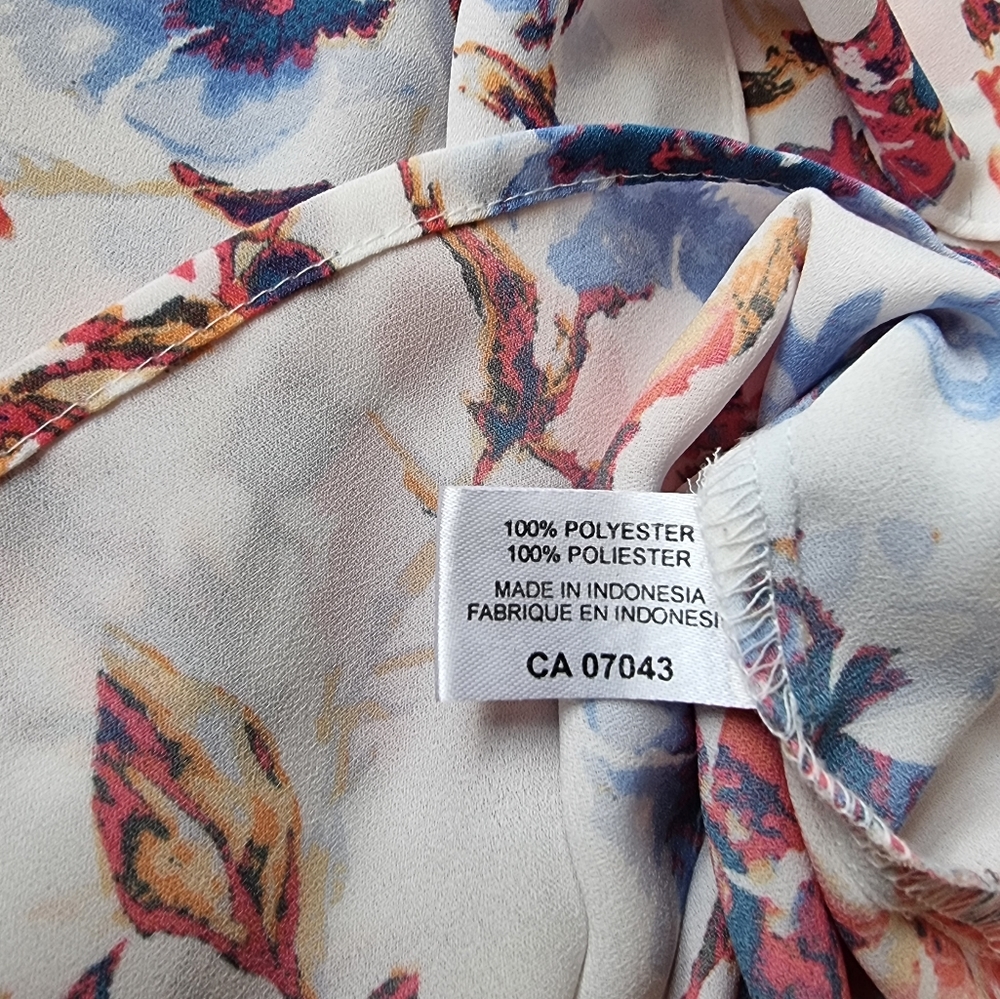 Violet + Claire Front Ruffle Floral Blouse - Picture 8 of 8